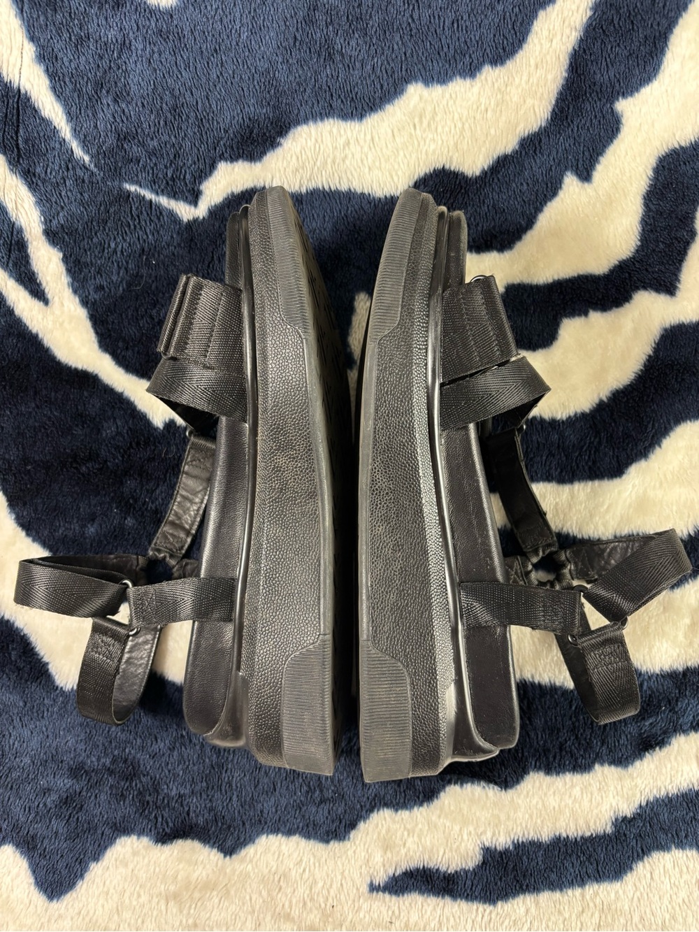 Suzanne Rae Black Nylon Velcro Platform Chunky Sandals Sz 39 or 9 US Strappy - Picture 7 of 12